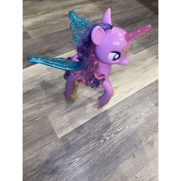 My Little Pony Twilight Sparkle - Talks, Sings & Moves - Picture 3 of 9